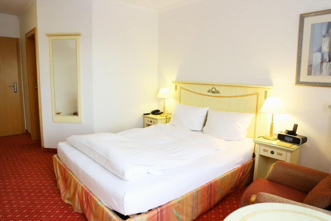 Hotel Poeker เมพเพิน ภายนอก รูปภาพ