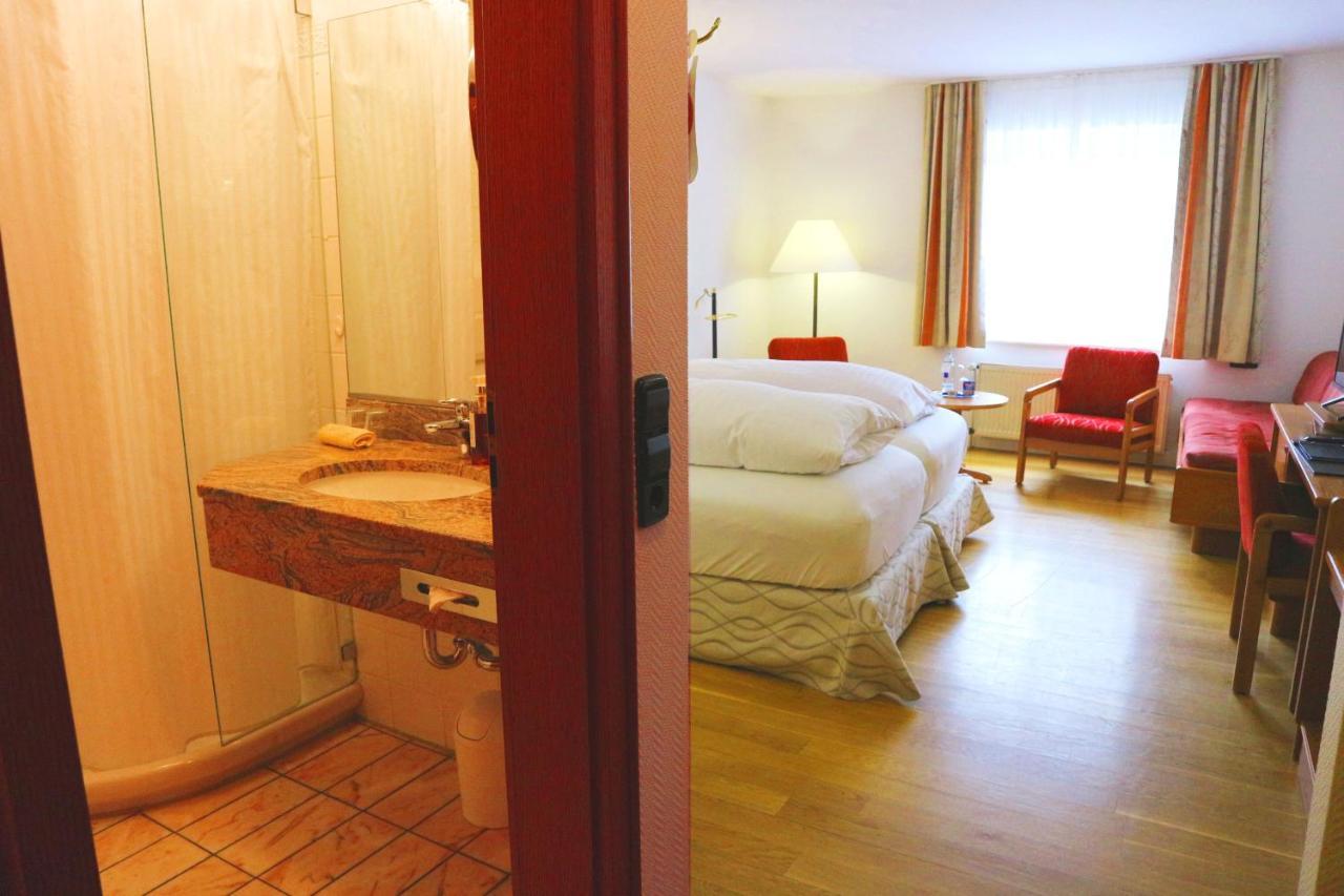 Hotel Poeker เมพเพิน ภายนอก รูปภาพ