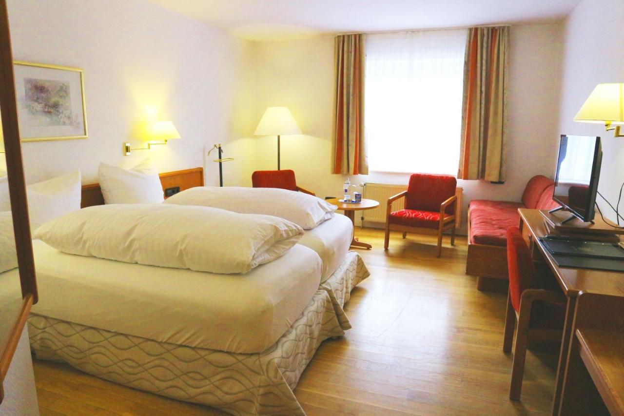Hotel Poeker เมพเพิน ภายนอก รูปภาพ