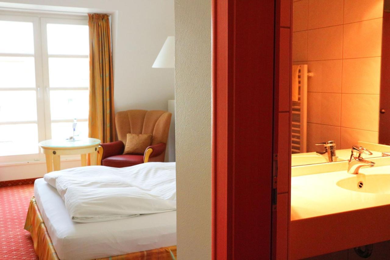 Hotel Poeker เมพเพิน ภายนอก รูปภาพ